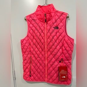 NORTHFACE WOMEN THERMOBALL VEST PINK BRAND NEW NEVER WORN WITH TAGS